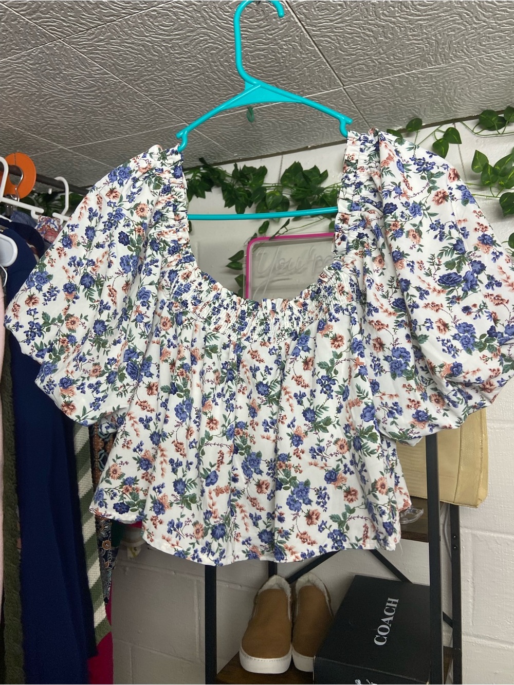 Altar'd State White Floral Puff-Sleeve Crop Top with Blue & Mauve Blossoms
